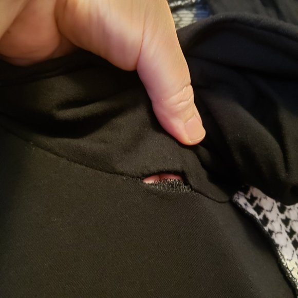 Asymmetrical hem cowl neck top - Picture 3 of 6